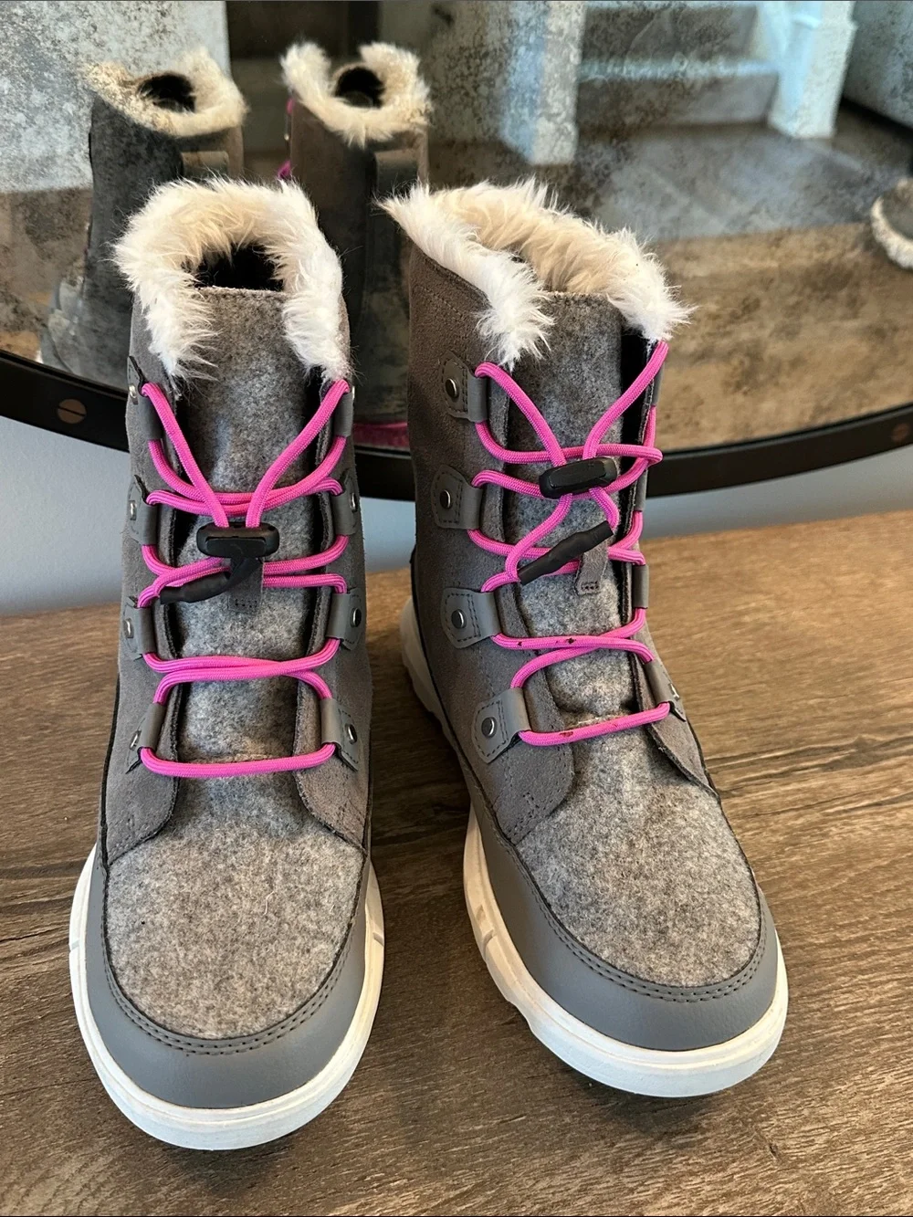 Sorel Explorer Kids Boots size 7 like new